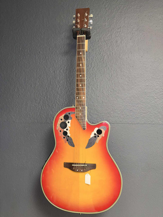 Unbekannte Ovation-Style Elektroakustikgitarre