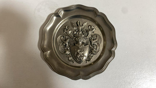 Zinnteller mit Wappen – Ø 23 cm – dekorativer Wandteller – Vintage