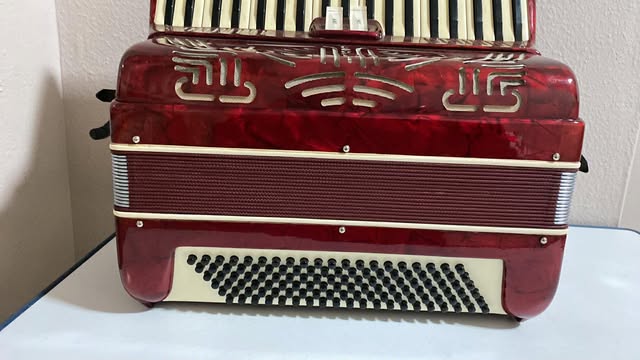 Corelli Piano-Akkordeon – Rot, klassisches Design