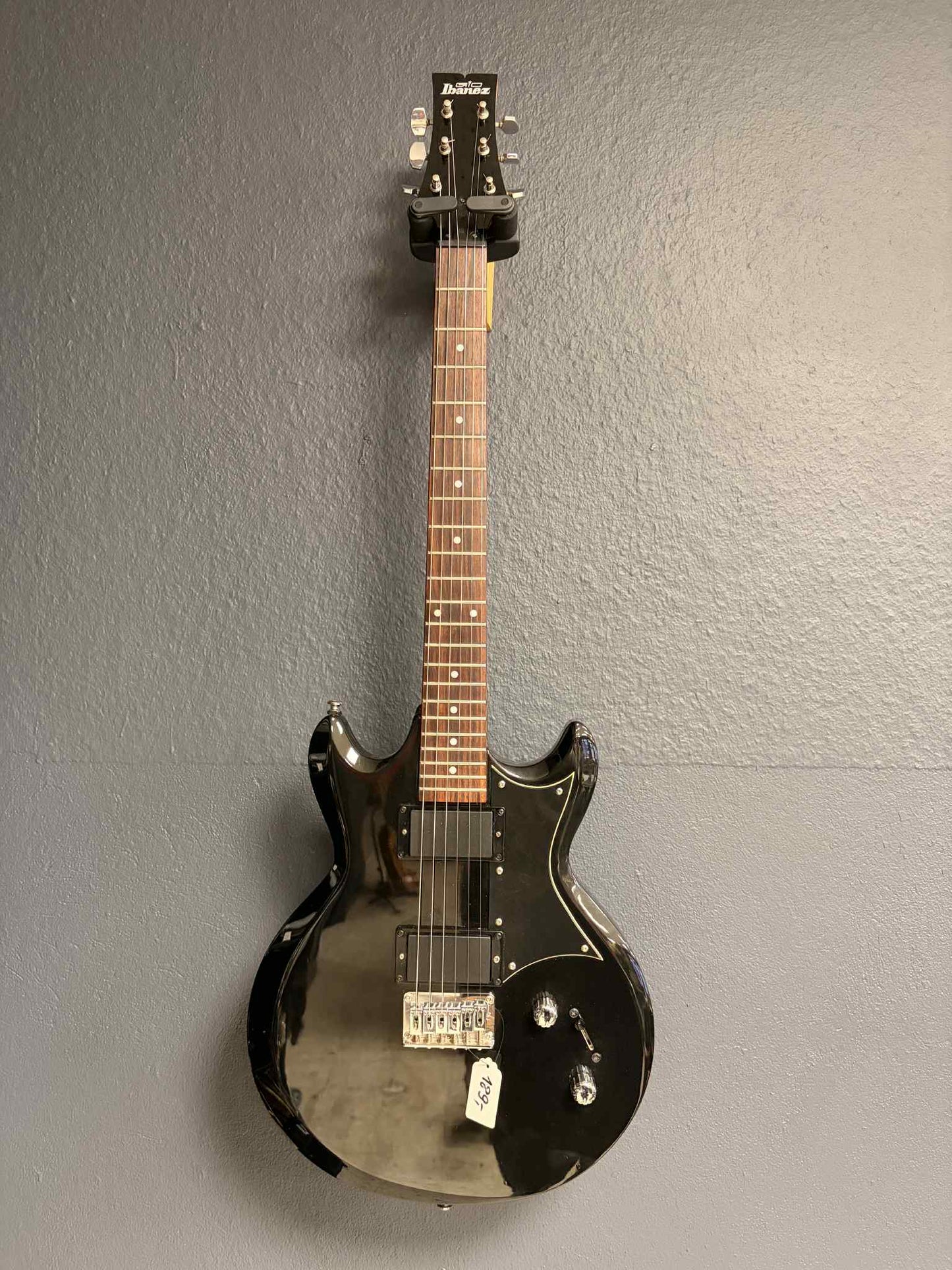 Gio Ibanez – Schwarz