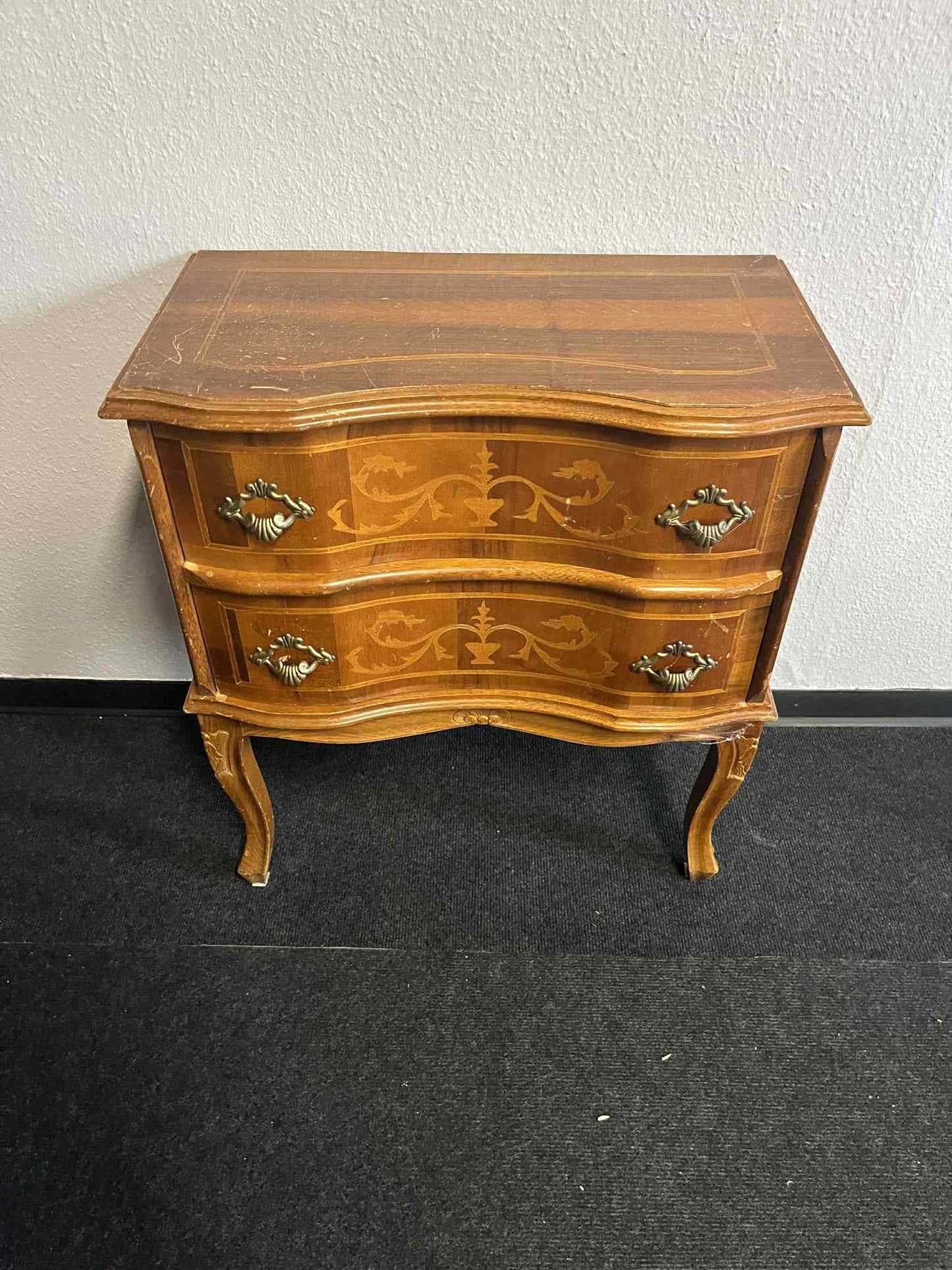 Kleine Barock/Rokoko Kommode - Nachtschränkchen mit Intarsien