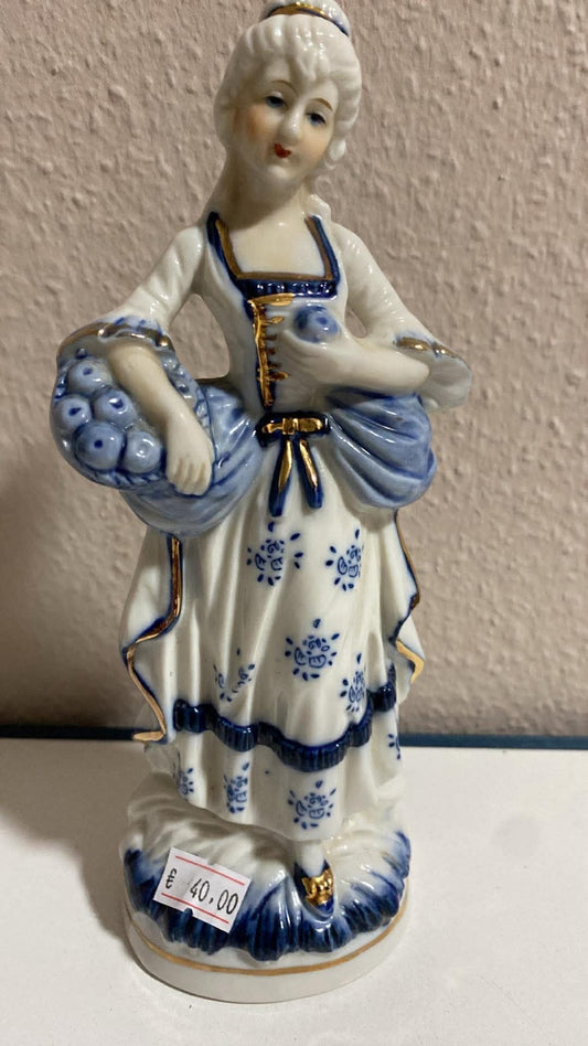 Porzellanfigur Dame mit Korb – blau-weiß, handbemalt, Vintage