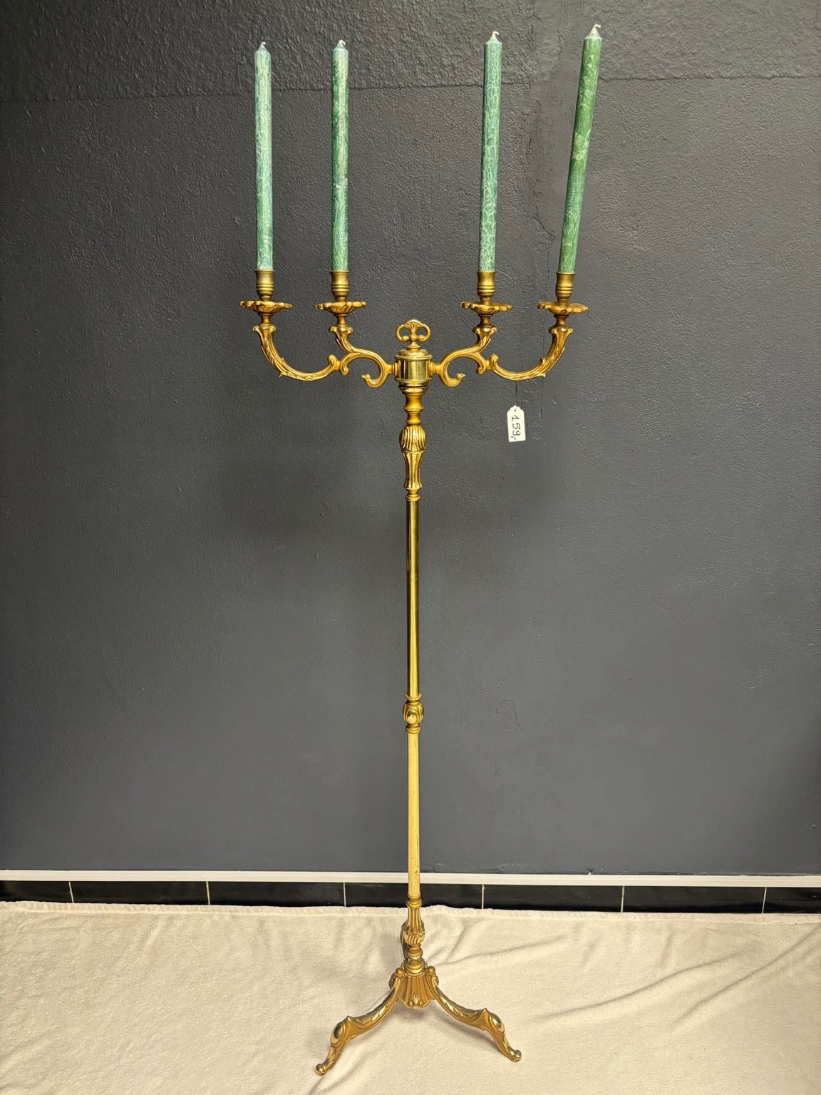 Vierarmiger Messing-Kerzenständer