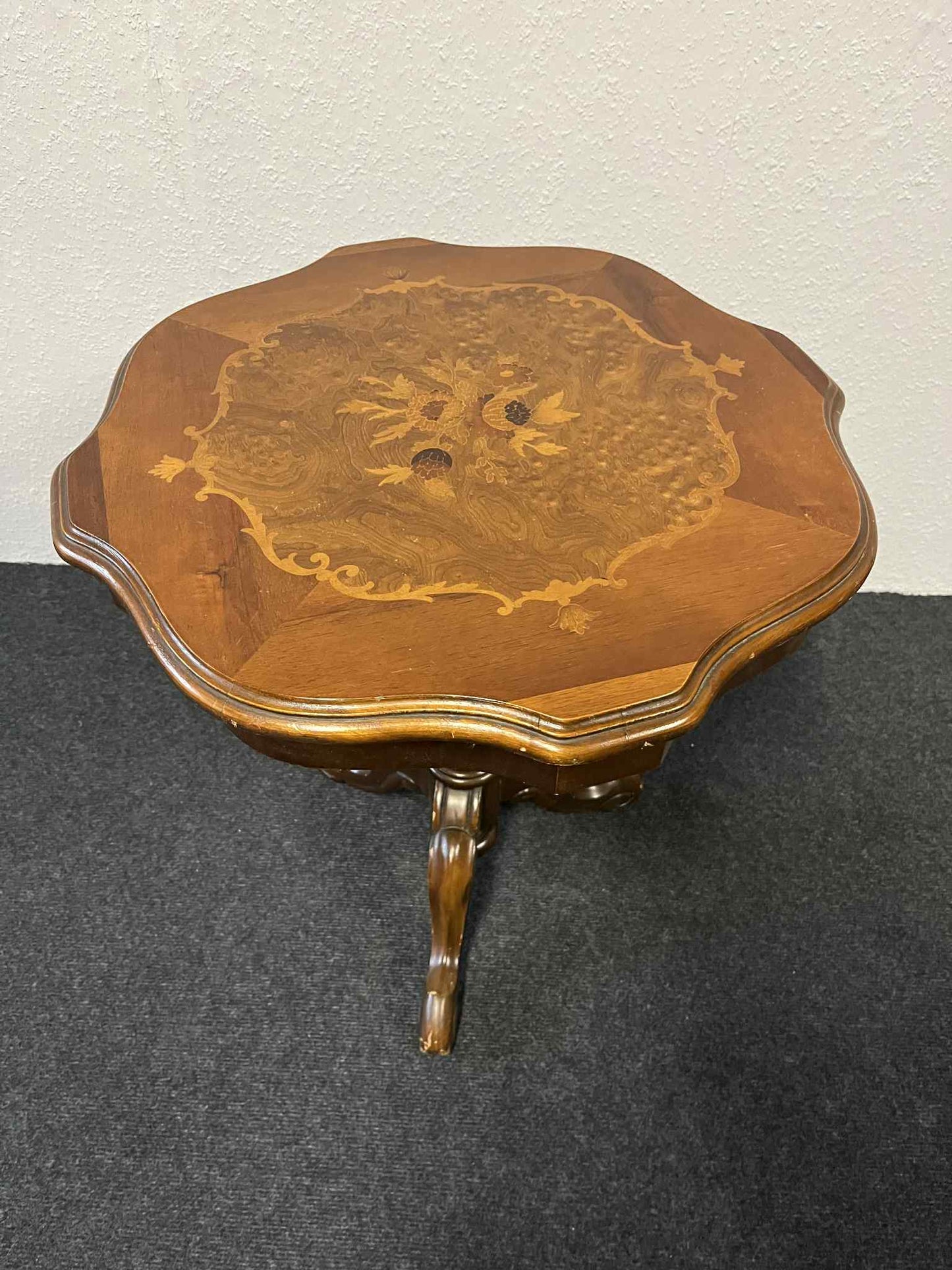 Antiker Beistelltisch, Echtholz, mit floralen Intarsien