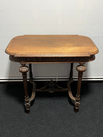 Antiker Beistelltisch aus Eiche – um 1900