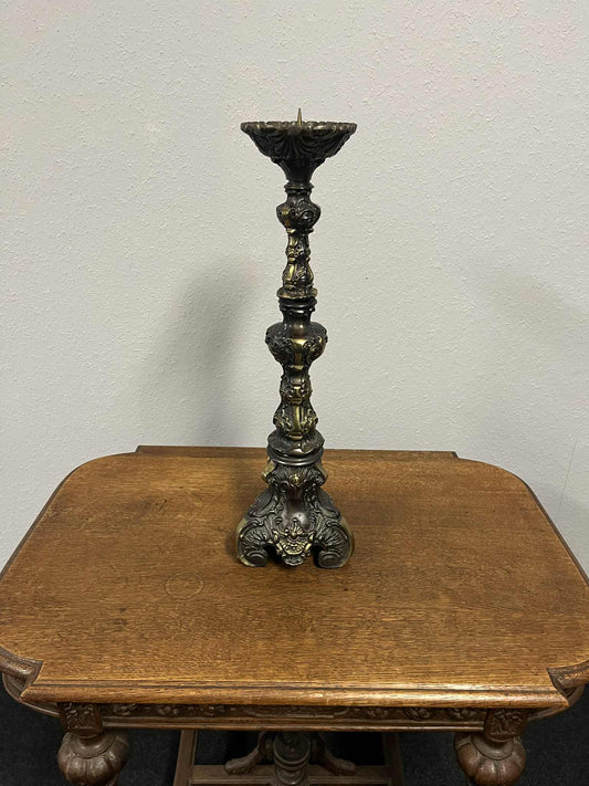 Barocker Messing-Kerzenständer mit Patina