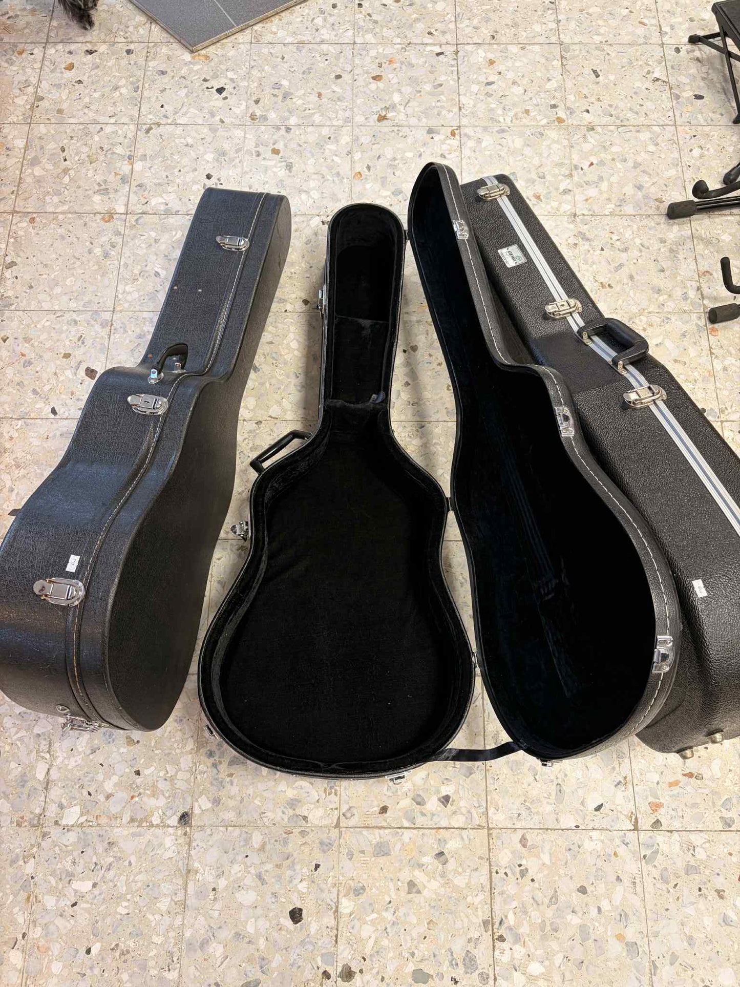 Gitarrenkoffer – Harter Case für Akustik- und Western-Gitarren