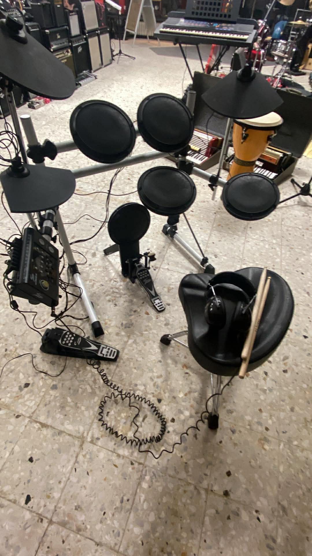 Fame DD502-II E-Drum Set – Elektronisches Schlagzeug inkl. Pedale & Drum-Modul