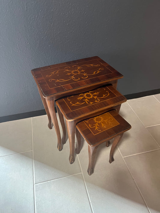 Satz von 3 Beistelltischen – Intarsien