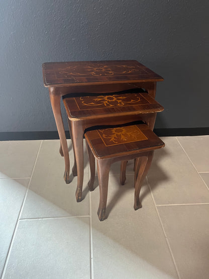 Satz von 3 Beistelltischen – Intarsien