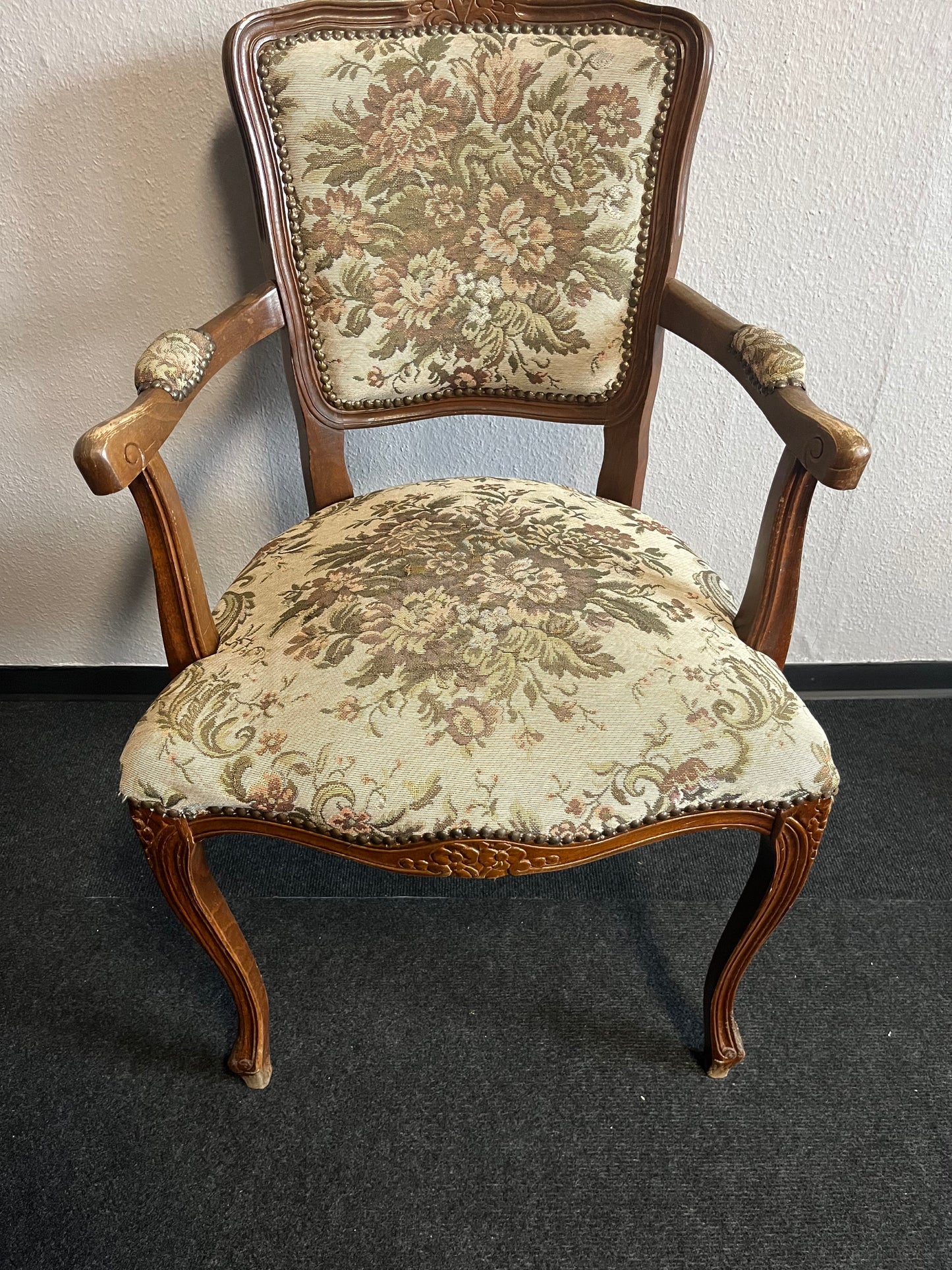 Antiker Sessel im Louis XV Stil mit Federpolsterung