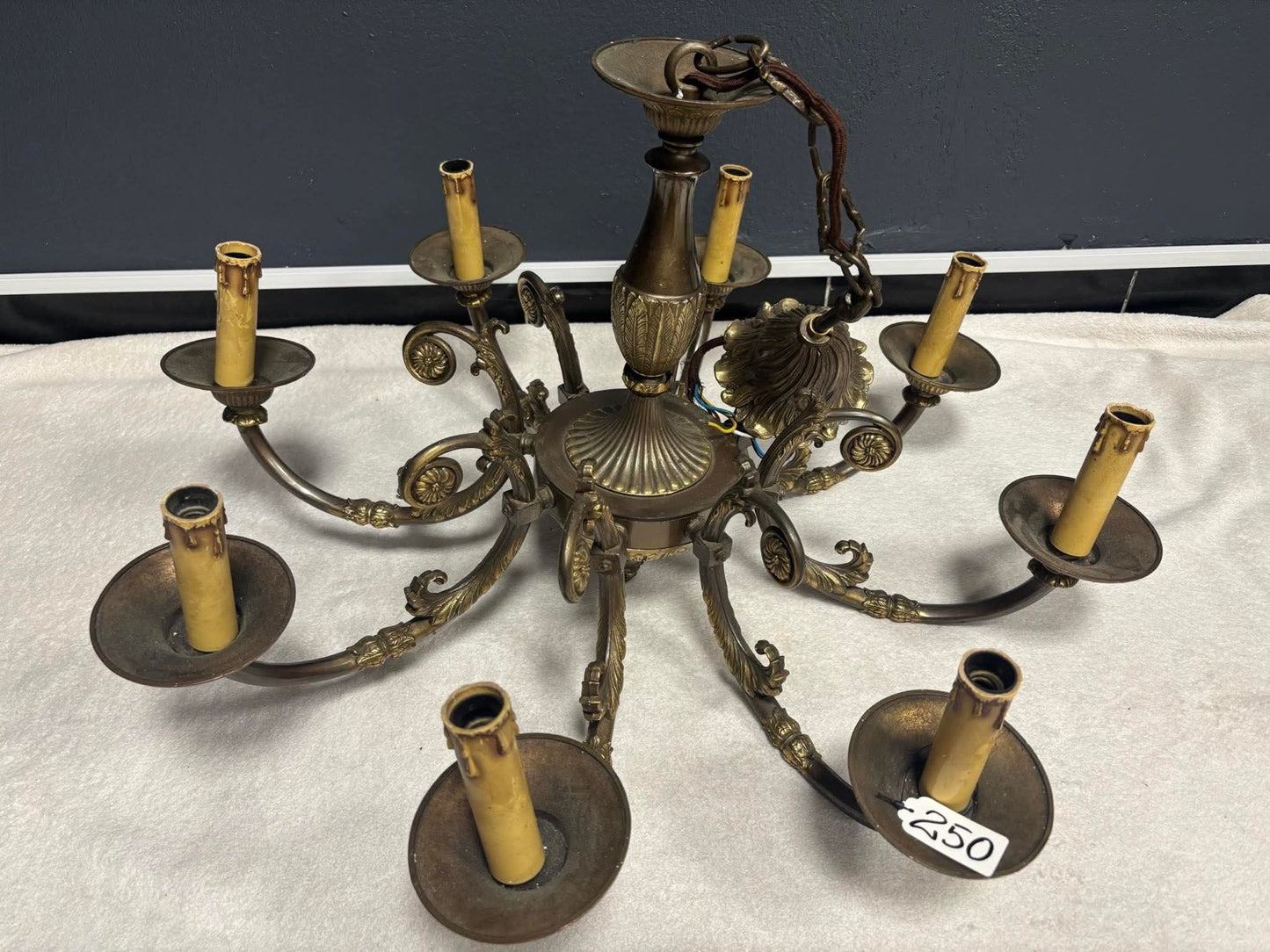 8-flammiger Messing-Kronleuchter