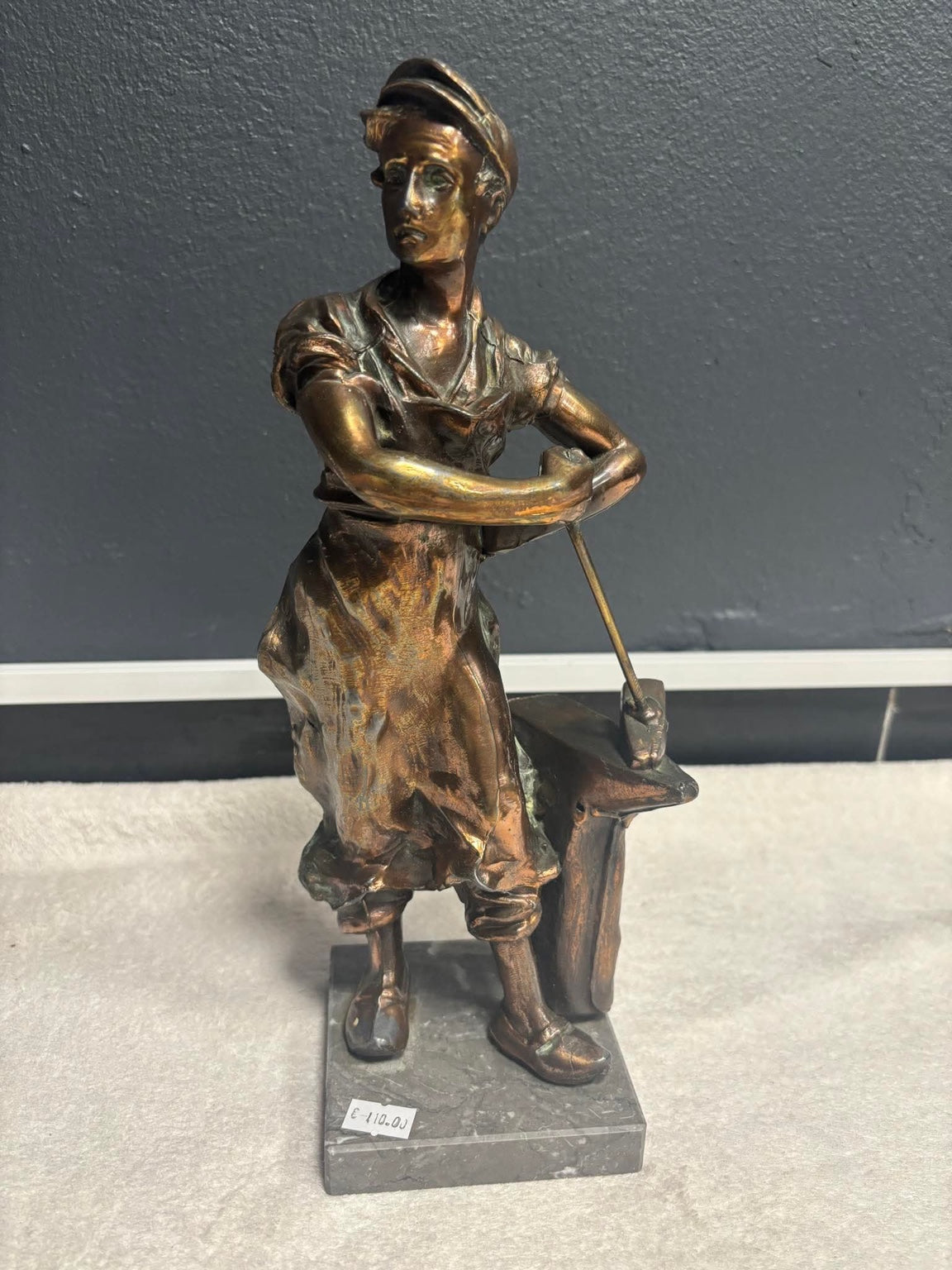 Figur „Schmied“ aus Messing