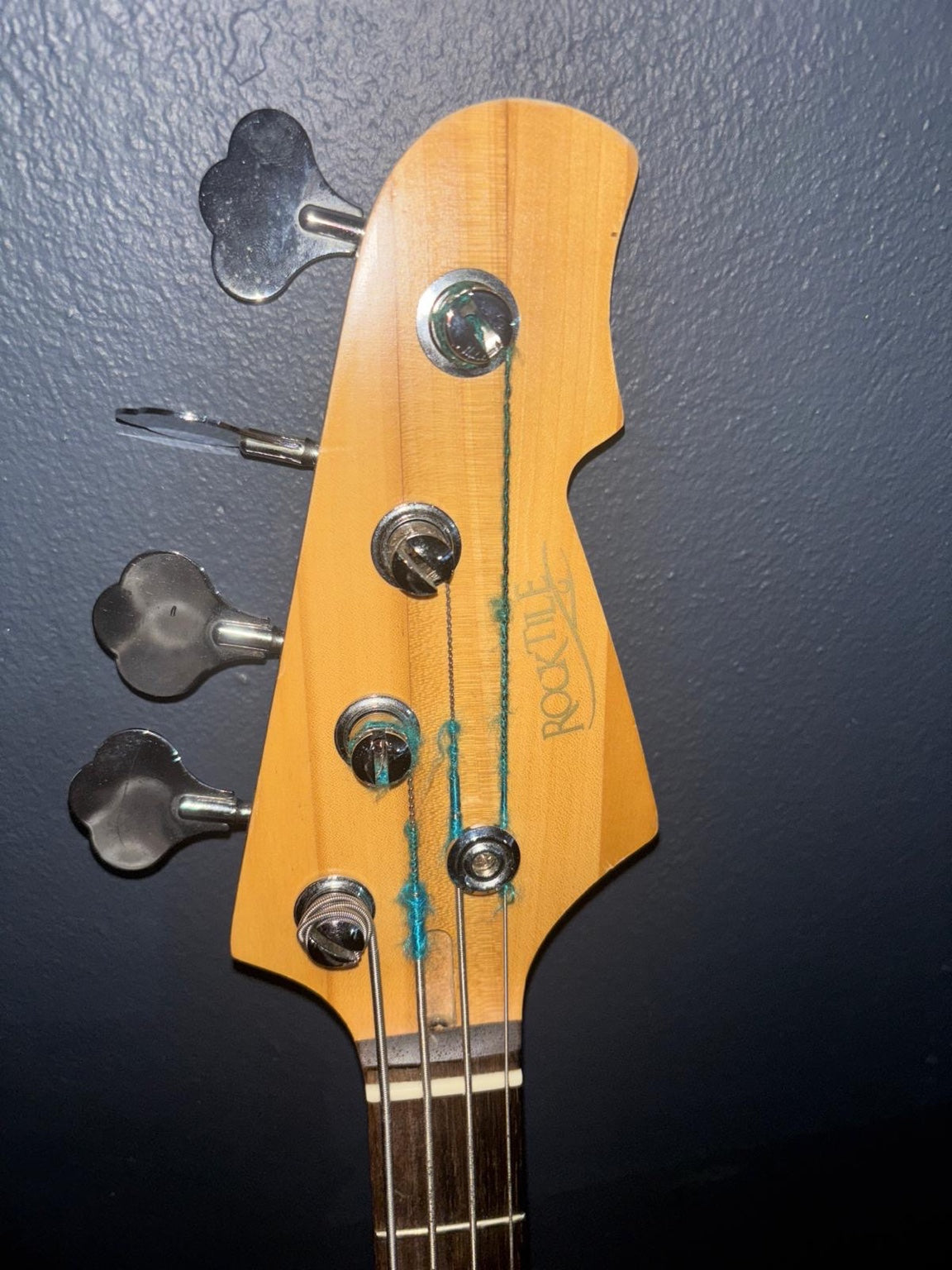 Rocktile Precision Bass – Sunburst Finish