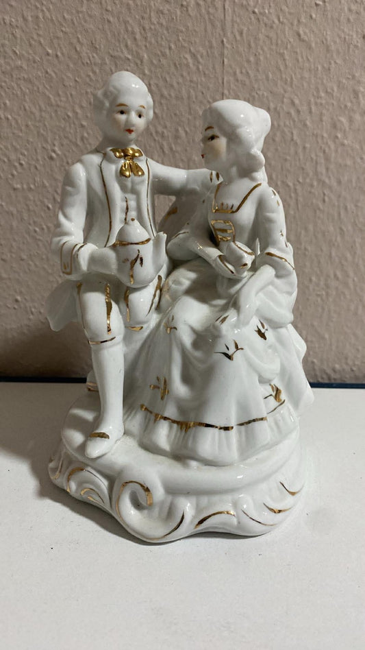 Porzellanfigur Liebespaar mit Teekanne – klassisch, Vintage