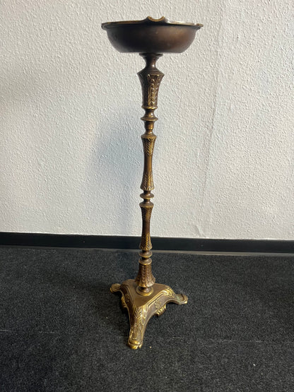 Schlanke Messingschale mit Patina