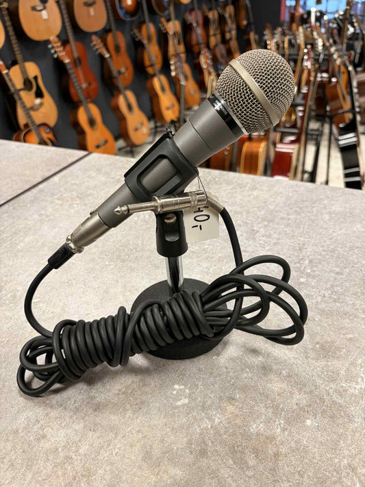 AKG D330 BT – Dynamisches Gesangsmikrofon mit Tischstativ