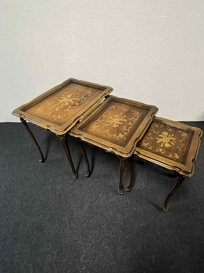 Antiker Satz von 3 Beistelltischen