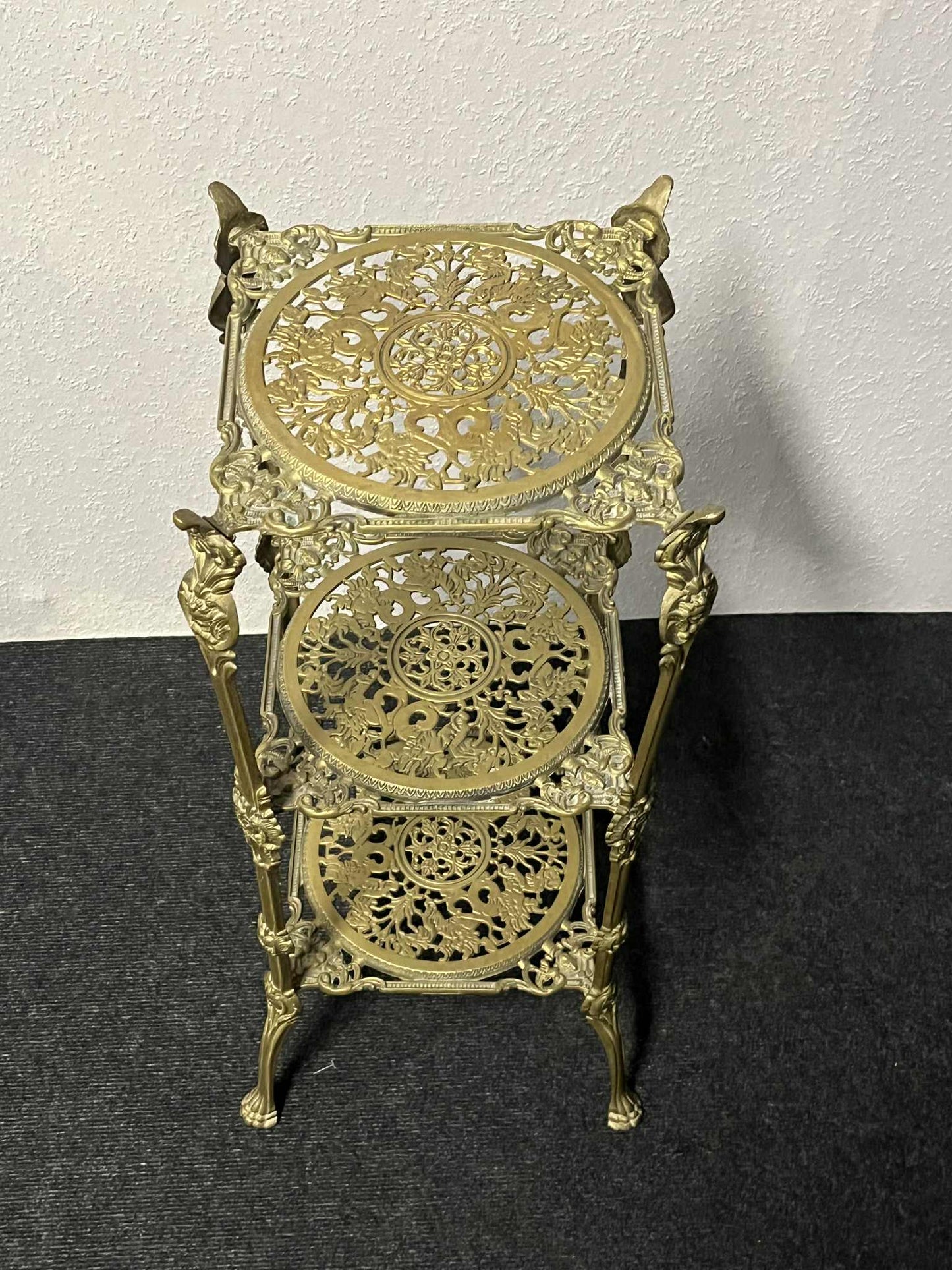 Dreistöckige Messing-Etagere