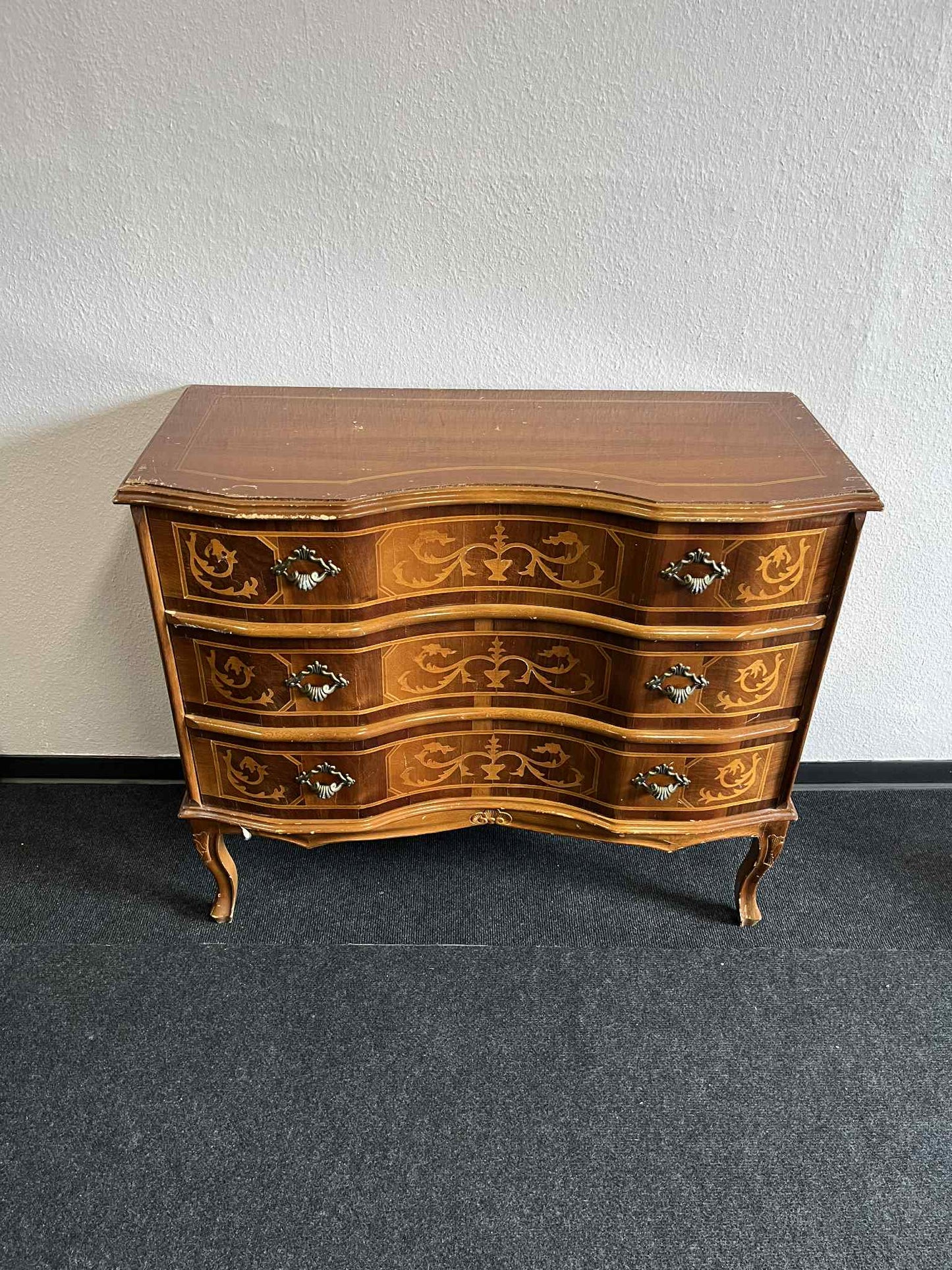 Barock Kommode mit Intarsien – 3 Schubladen