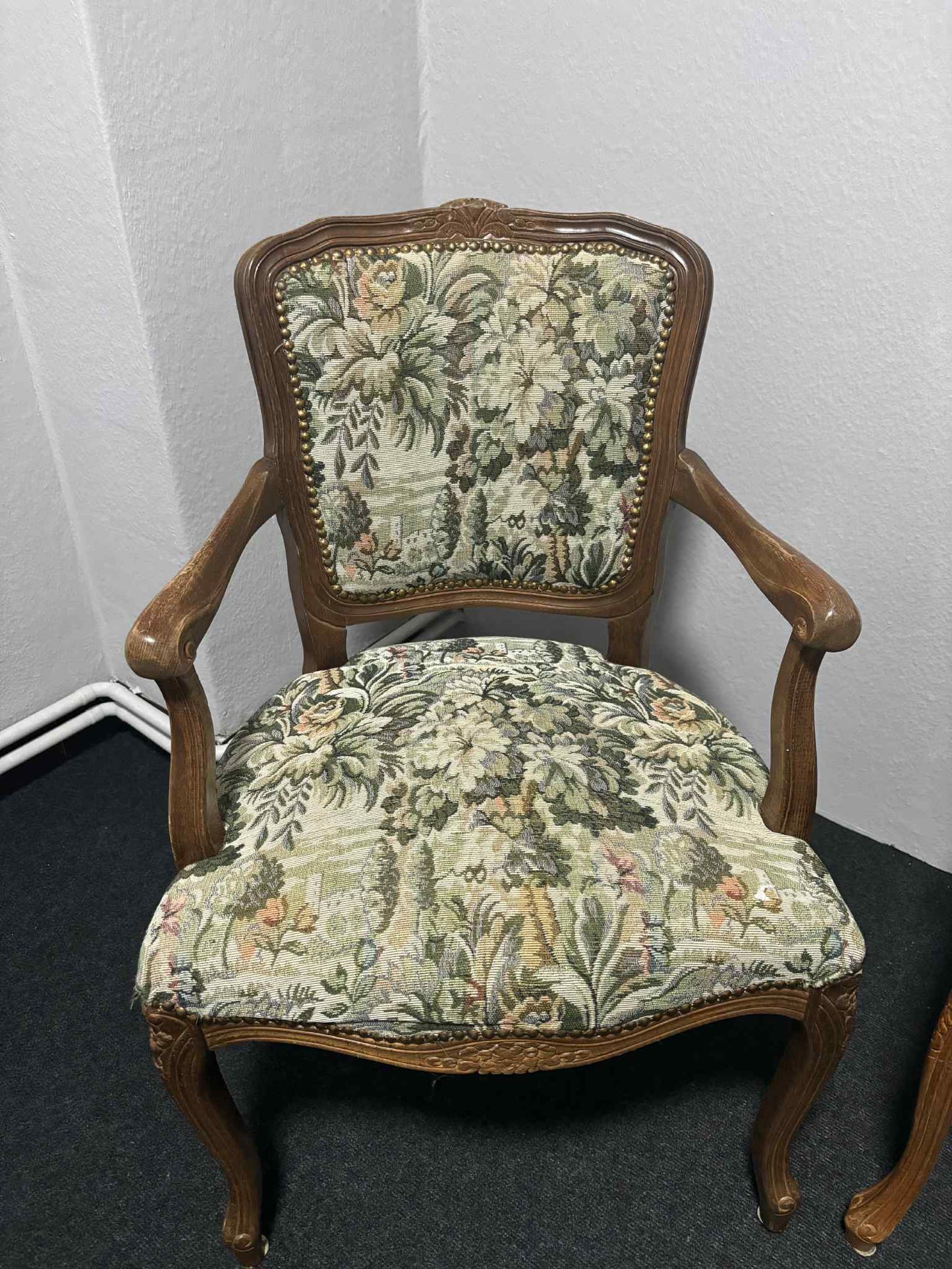 Antiker Armlehnstuhl mit Gobelinbezug – Louis XV Stil