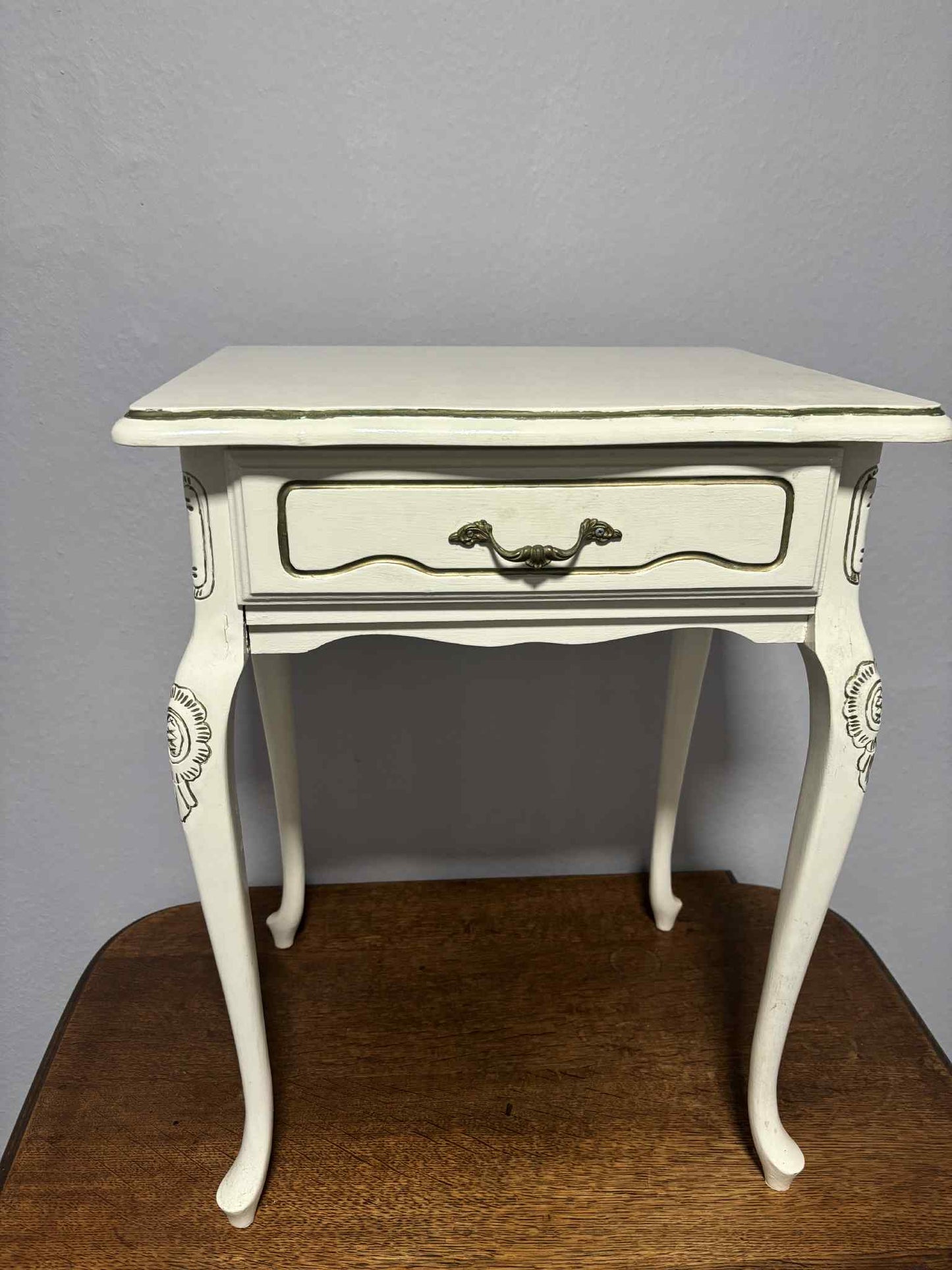 Shabby Chic Beistelltisch mit Schublade – Weiß lackiert