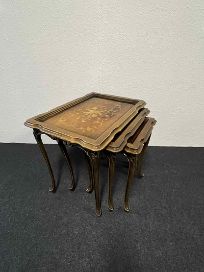 Antiker Satz von 3 Beistelltischen