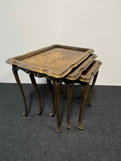 Antiker Satz von 3 Beistelltischen